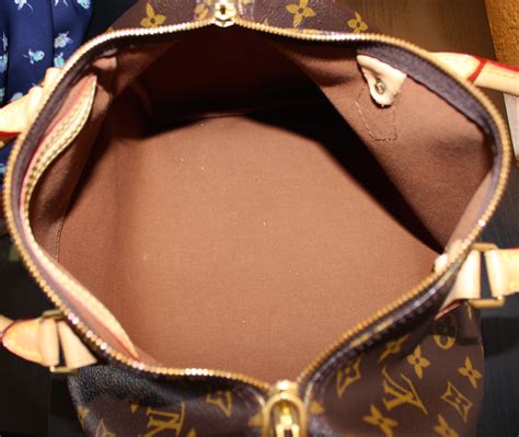 louis vuitton speedy bag inside